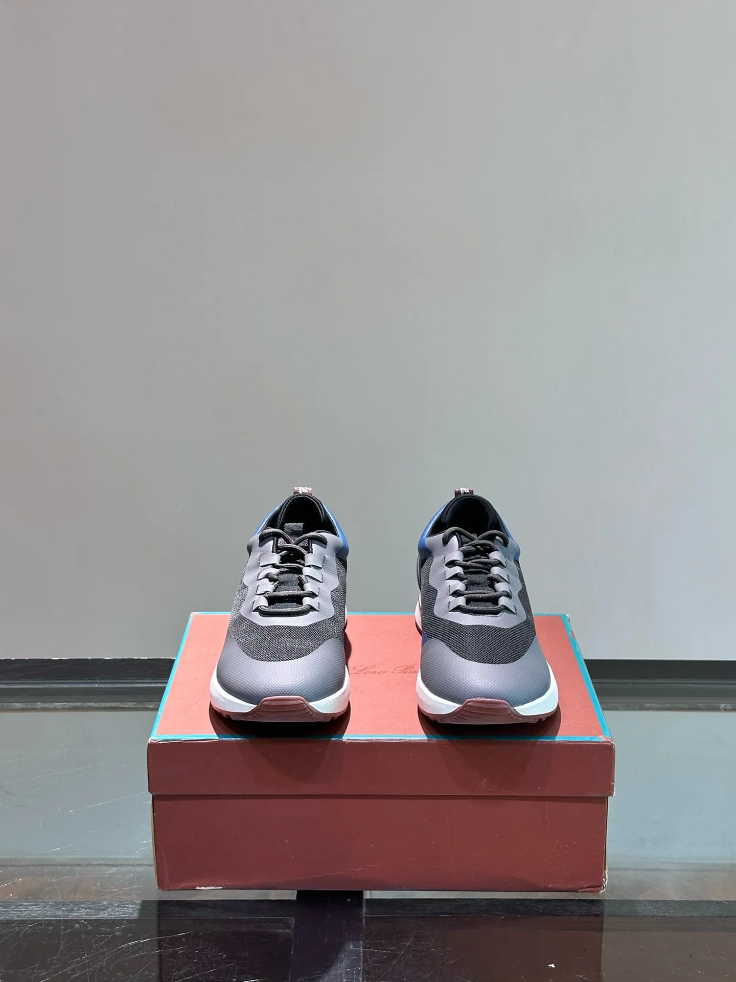Factory price: 540💰Loro men's shoes💰iana niche Loro classic jogging shoes, men's lace-up casual shoes and sneakers, high-quality lightweight and comfortable fabrics, suitable for outdoor leisure, the color scheme is young and energetic, and it looks great with sportswear or casual suits! Size: 39-45 (38, 46 customized)